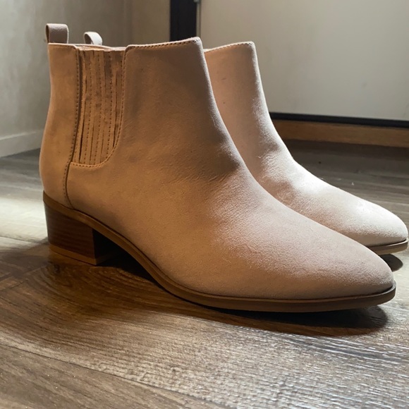 Old Navy Shoes | Old Navy. TAN. Size 8. Ankle Boots. | Color: Tan | Size: 8 | Djsmith4's Closet